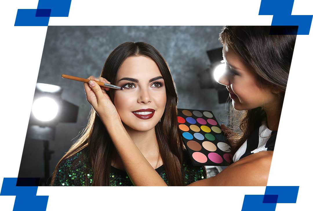 Quais os itens essenciais para uma maquiagem básica? Maquiadora ensina passo  a passo - Bem Paraná