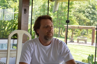 O empresário Leonardo Douglas Perderneiras abriu o Bistrô da Mata em janeiro de 2007 na casa onde morava com a família