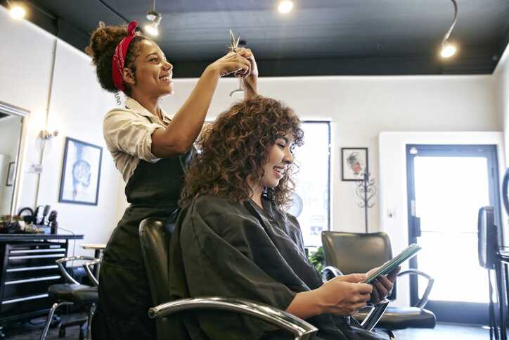 Como transformar um cabeleireiro ou salão de beleza num negócio