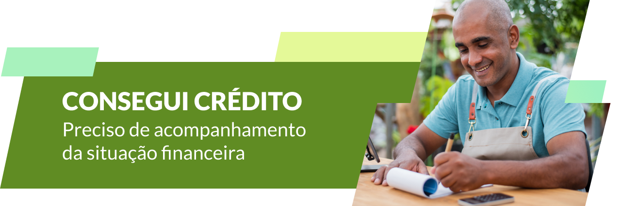 Imagem de um homem escrevendo com uma calculadora ao lado. No texto está escrito: "Consegui crédito - Preciso de acompanhamento da situação financeira"